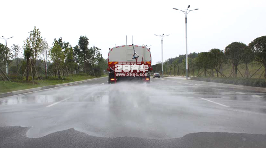 東風(fēng)20噸灑水車后灑 東風(fēng)20噸灑水車后灑